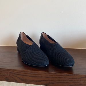 Brand New Taryn Rose Celeste Stretch Knit black shoes. Size 7